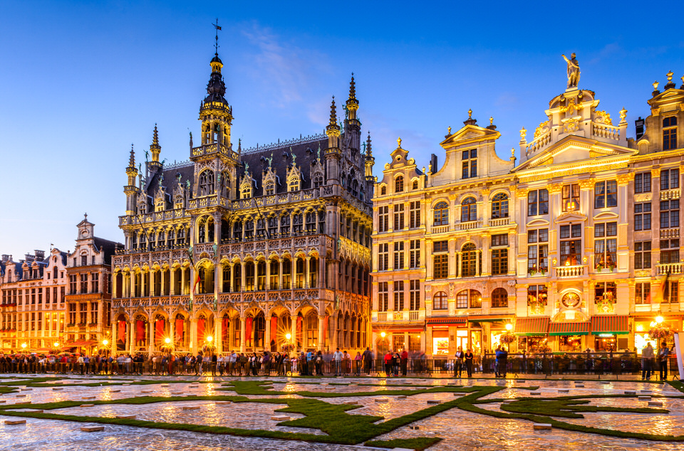 Photo de la Grande Place de Bruxelles pendant la nuit